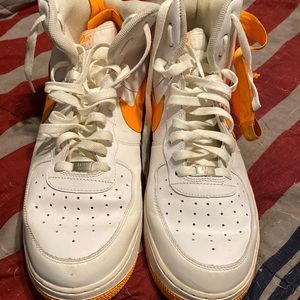 NIKE AIR FORCE ONE MID